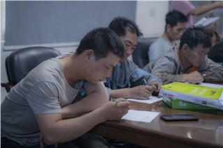 朝陽集團開展行車和有限作業(yè)空間安全操作培訓、道路交通安全培訓